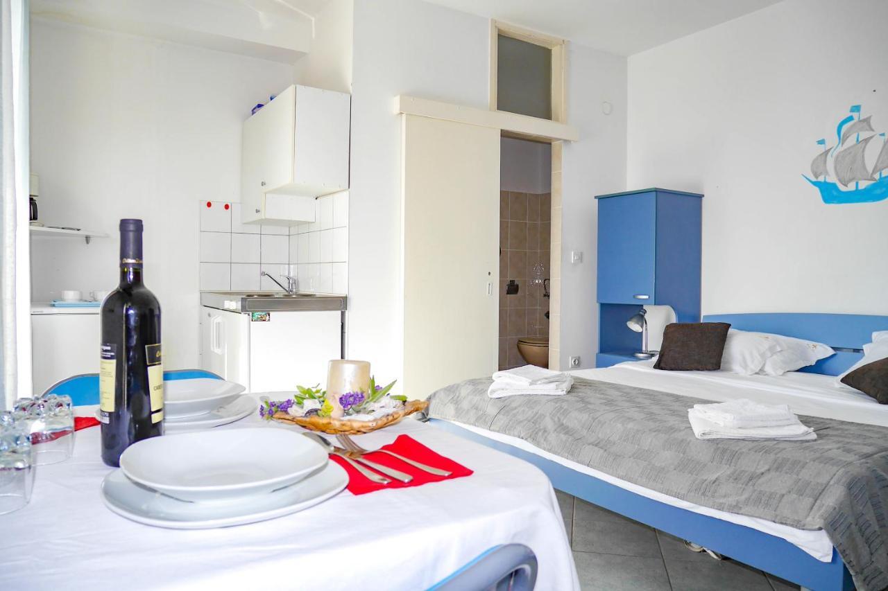 Apartments Beach Dugi Rat Ngoại thất bức ảnh