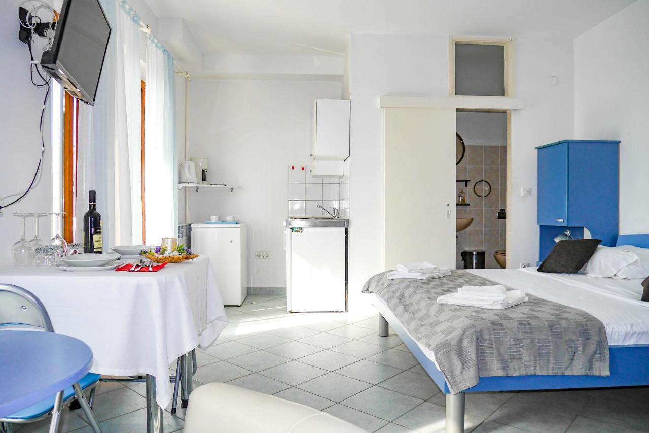 Apartments Beach Dugi Rat Ngoại thất bức ảnh