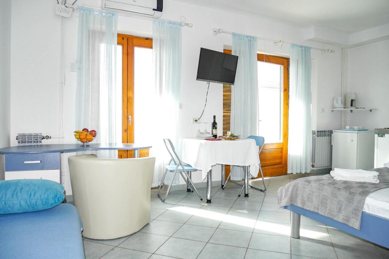 Apartments Beach Dugi Rat Ngoại thất bức ảnh