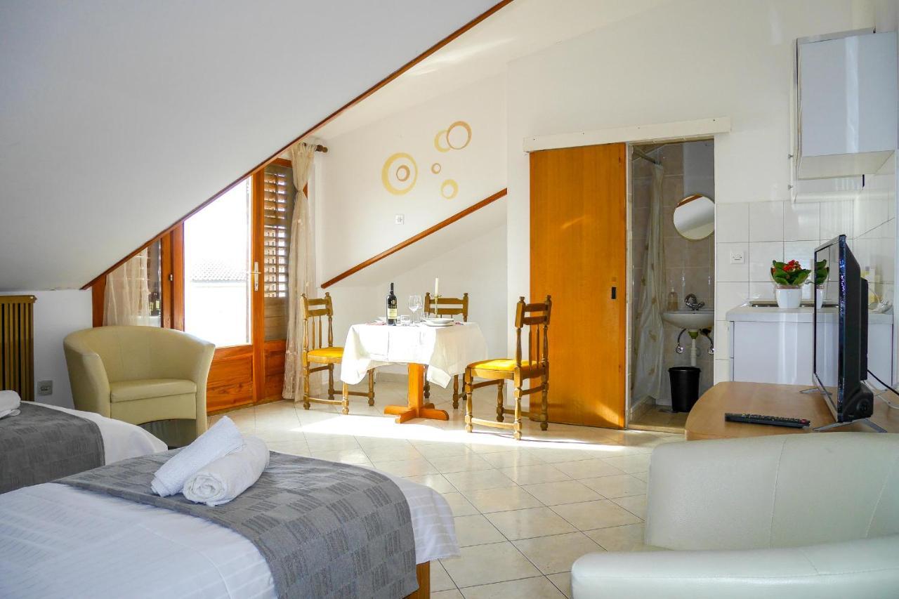 Apartments Beach Dugi Rat Ngoại thất bức ảnh