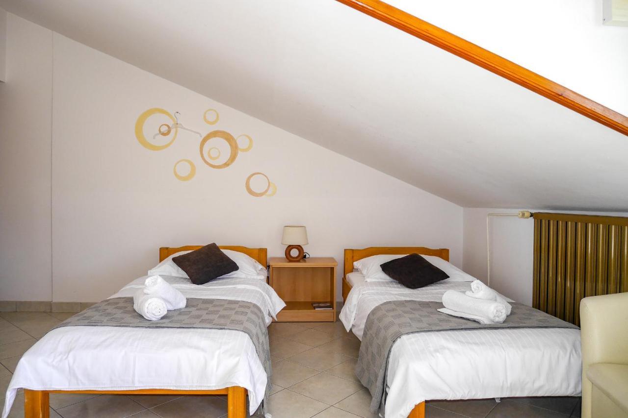 Apartments Beach Dugi Rat Ngoại thất bức ảnh