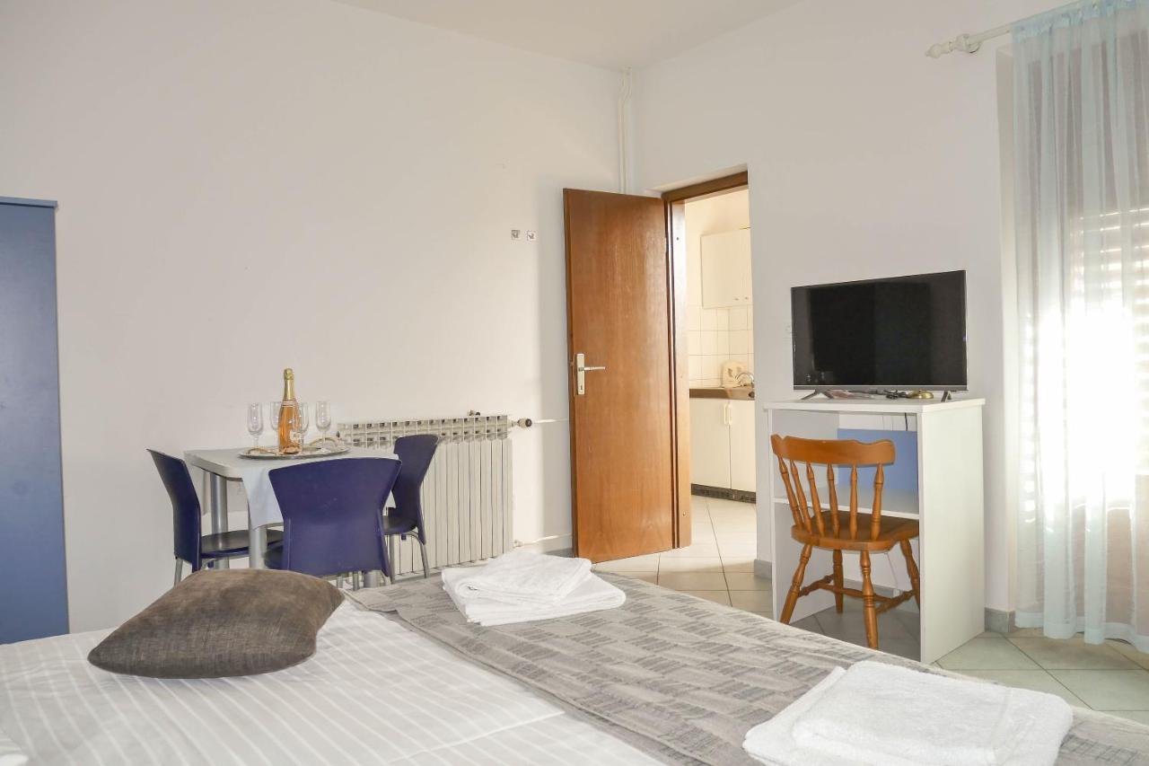 Apartments Beach Dugi Rat Ngoại thất bức ảnh