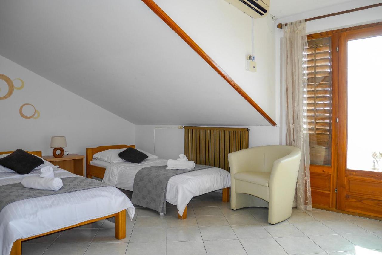 Apartments Beach Dugi Rat Ngoại thất bức ảnh