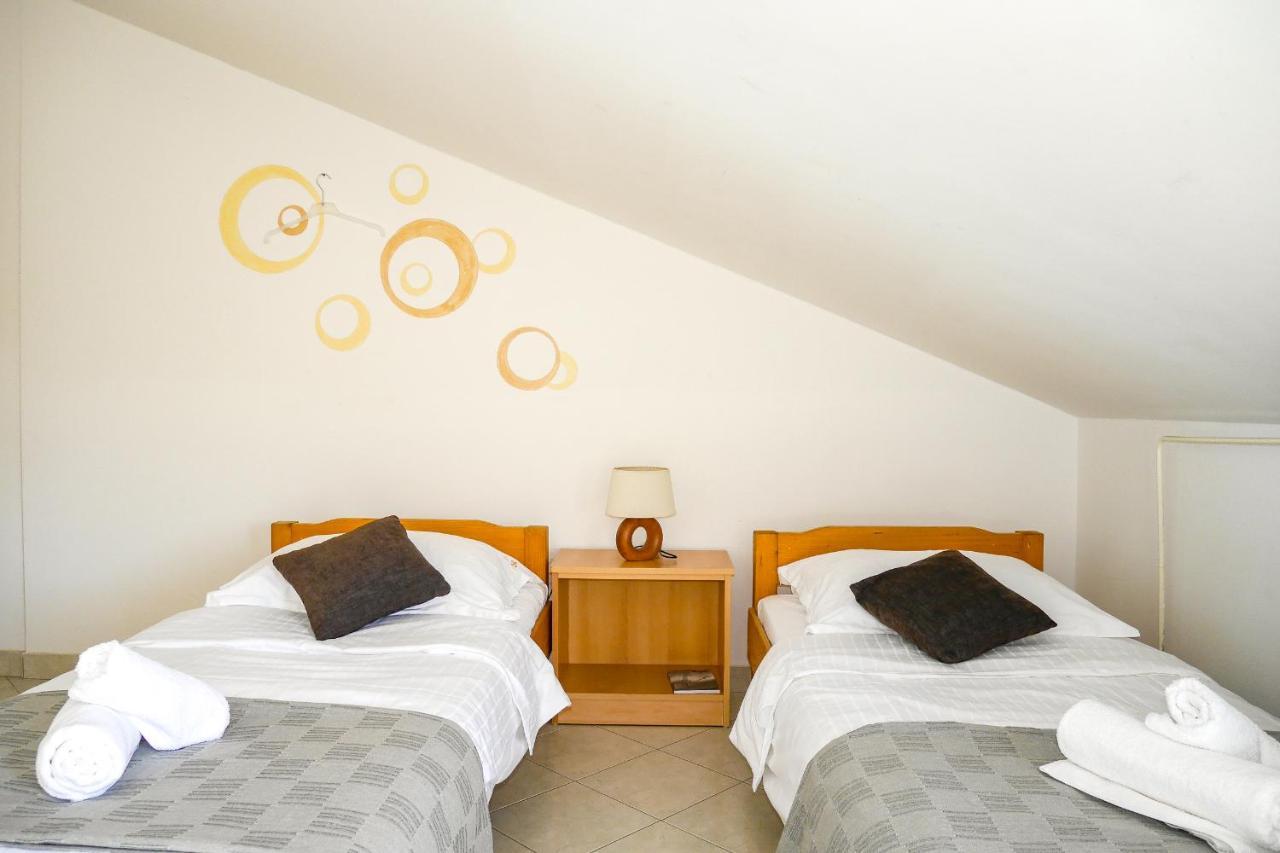Apartments Beach Dugi Rat Ngoại thất bức ảnh