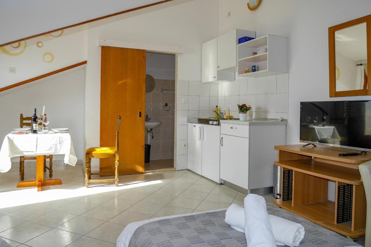 Apartments Beach Dugi Rat Ngoại thất bức ảnh